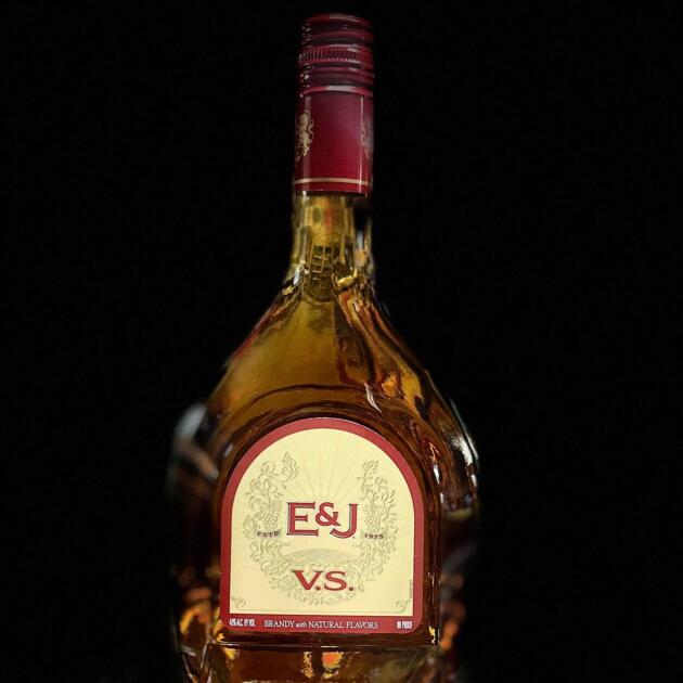 E&J V.S. Brandy With Natural Flavours