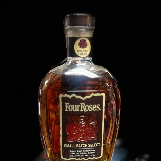 Four Roses Small Batch Select Kentucky Straight Bourbon Whiskey Crafted From Six Unique Boubons 52% AclVol. (104 Proof) 750 ml