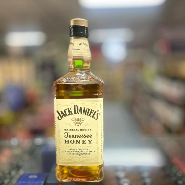 Jack Daniels Original Recipe Jennessee Honey Pinely Crafted HOney Liqueur Blended With Jack Daniels Tennessee Whiskey